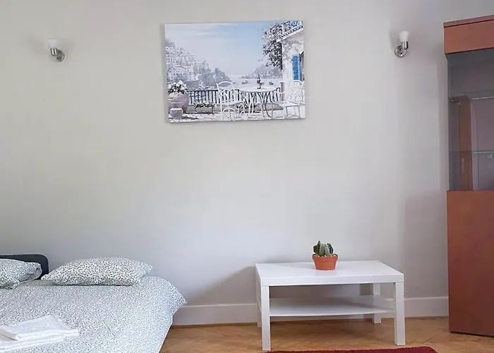 Halby Nowolipki 15 Warsaw